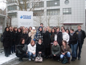 Erzieherinnen-Klasse besucht Tesat-Spacecom